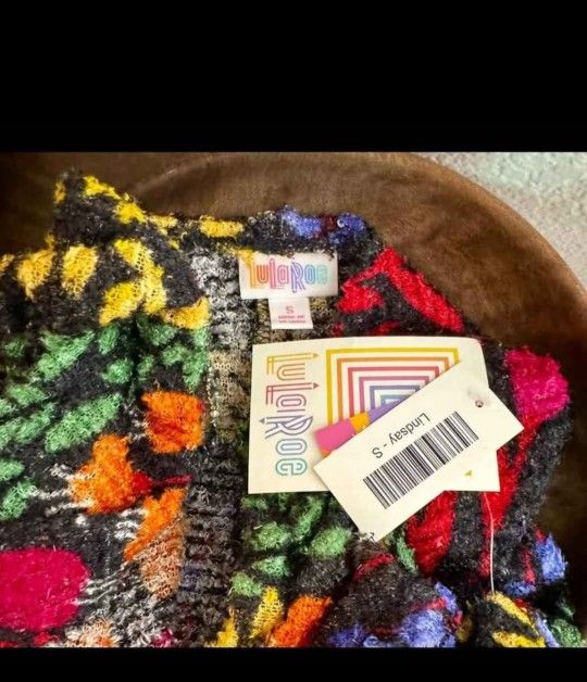 ♥️ NEW—Beautiful, vibrant & cozy cardigan by LuLaRoe 🧡 Size Small—generous sizing; may fit M/L