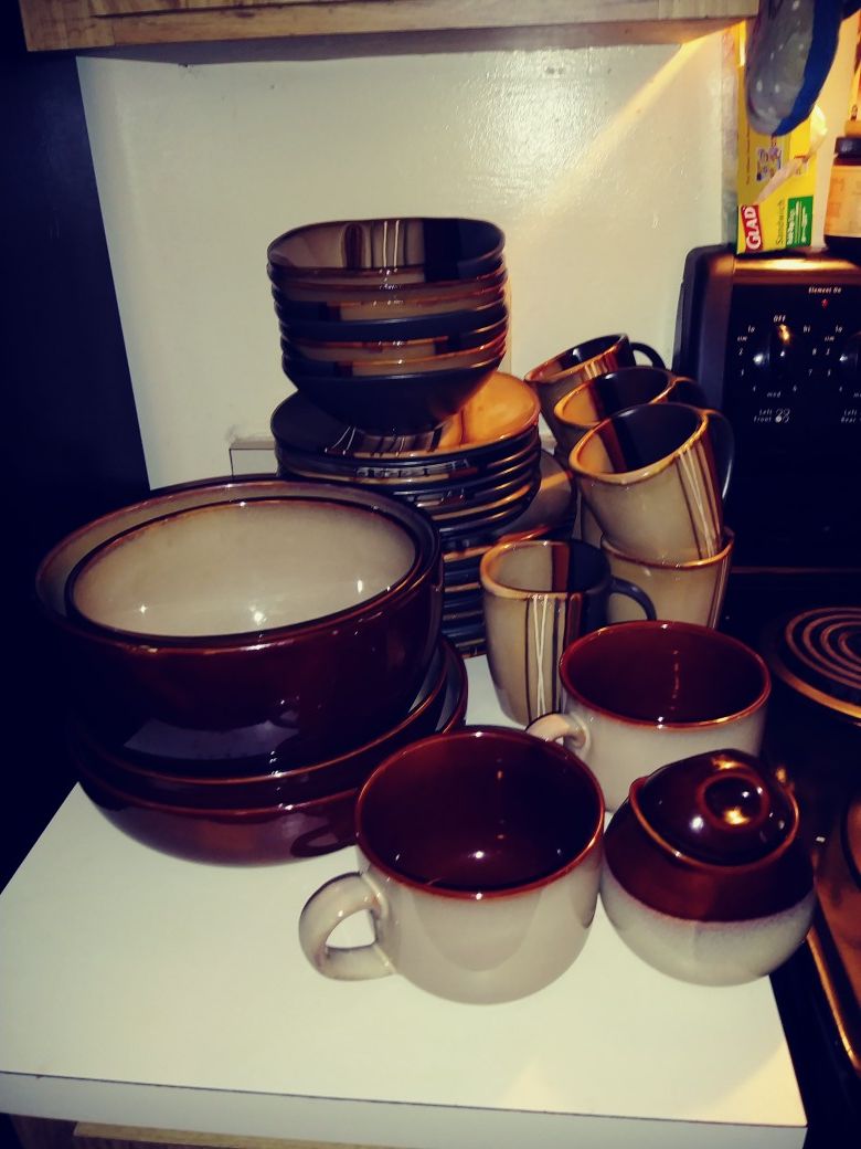 Better Homes & Gardens Service for 8: 40 piece set