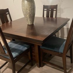 Oak Must Pick Up !!!!  Wood Dining Table (Not Free) Read Description 