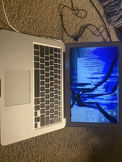 MacBook Air 13 Inch Late 2010 (Needs Screen)