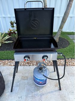 22” Blackstone griddle and Blackstone folding table