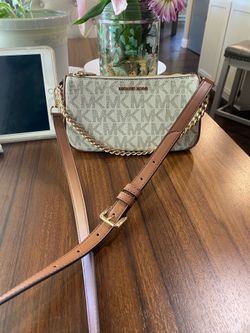 Michael kors crossbody purse