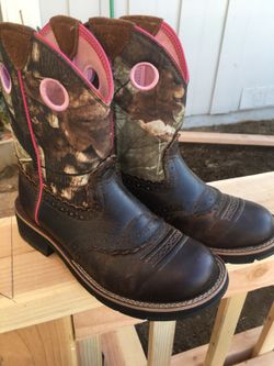 Leather ARIAT boots size 6