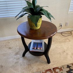 Round Side Table 