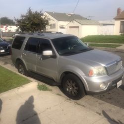 2004 Lincoln Navigator 