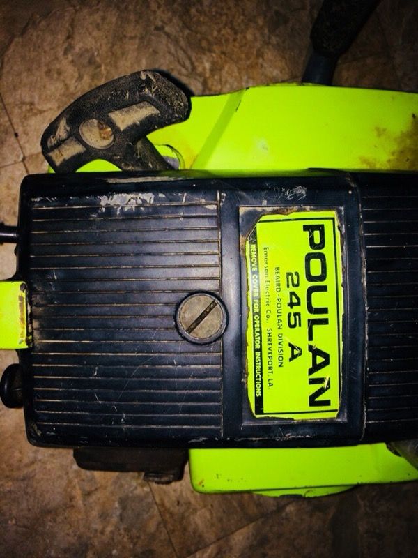 Poulan 245A 18” chainsaw runs great. Same saw in the movie Texas chainsaw massacre saw