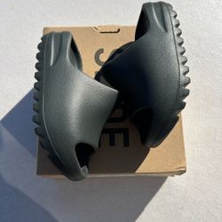 Adidas Yeezy Slide Dark Onyx