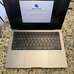 Apple MacBook Air 14.2” (Model A2442, 2022) – Gently Used