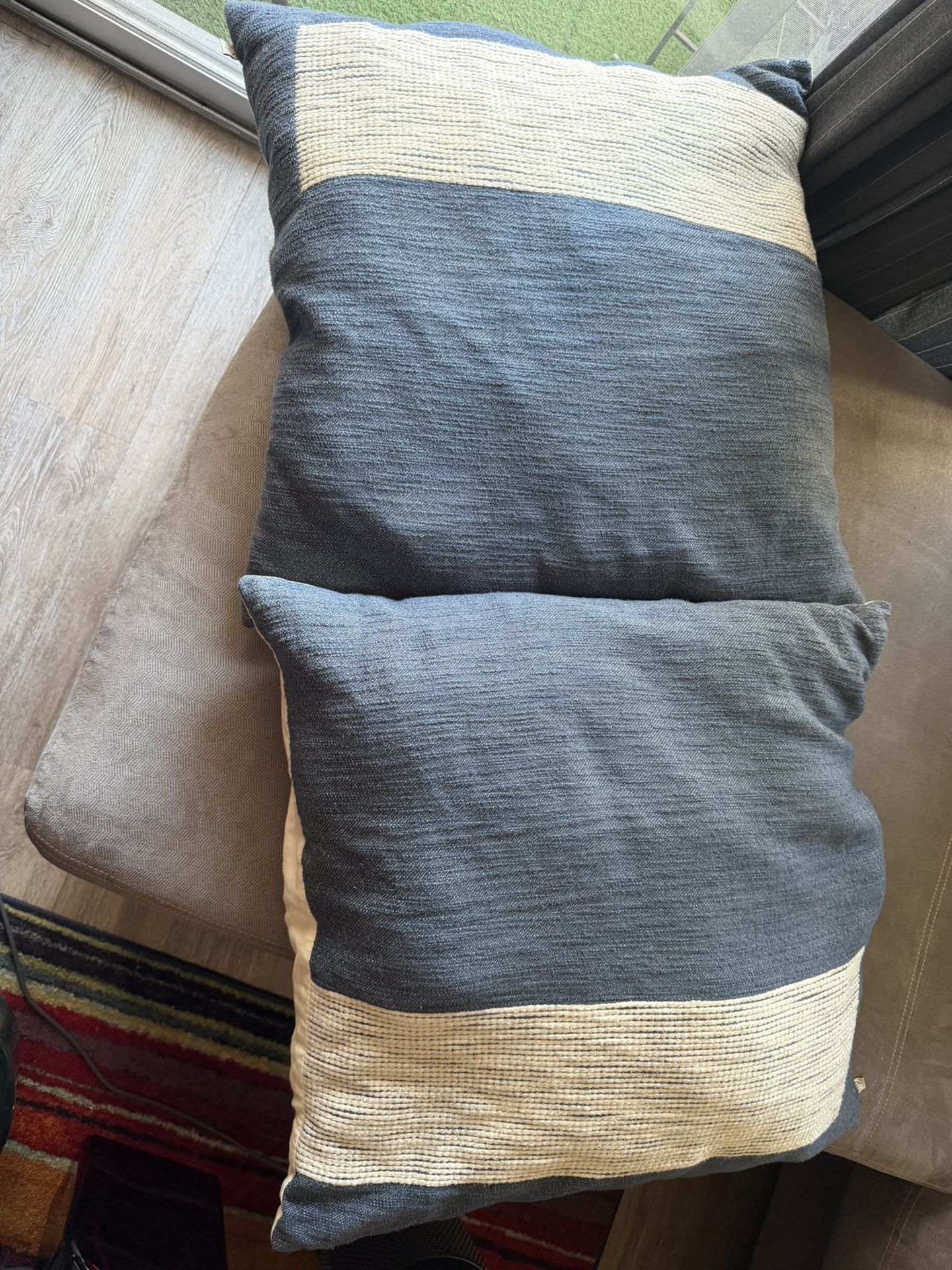 Set Large Blue/White Cushions