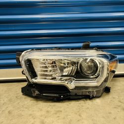 2016,2017,2018,2019,2020,2021,2022,2023 Toyota Tacoma Headlight/Foco Luz,Lh Driver Oem Clean
