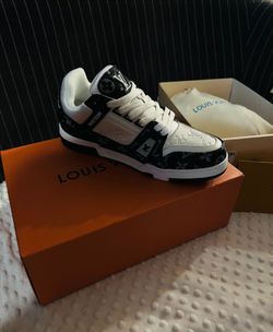 LV Trainer Sneakers size 10