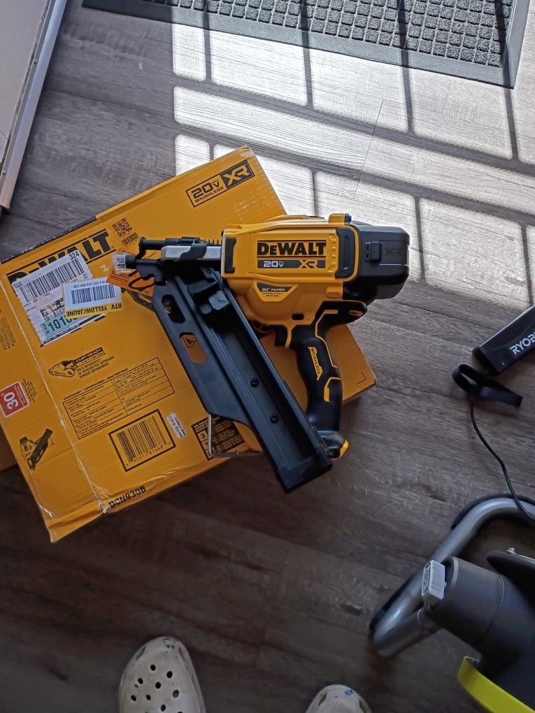 Brand New DeWalt Framing Nailer For Parts Or To Fix