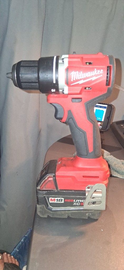 Milwaukee M18 3601-20 ½”Compact Drill Driver Tool and Battery