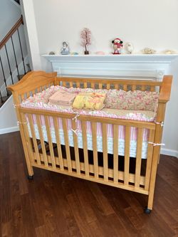 Wooden Baby Bed with Organic Mattress and Bedding– Like New