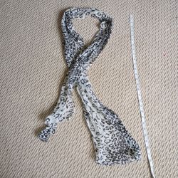 Lightweight Leopard Print Scarf