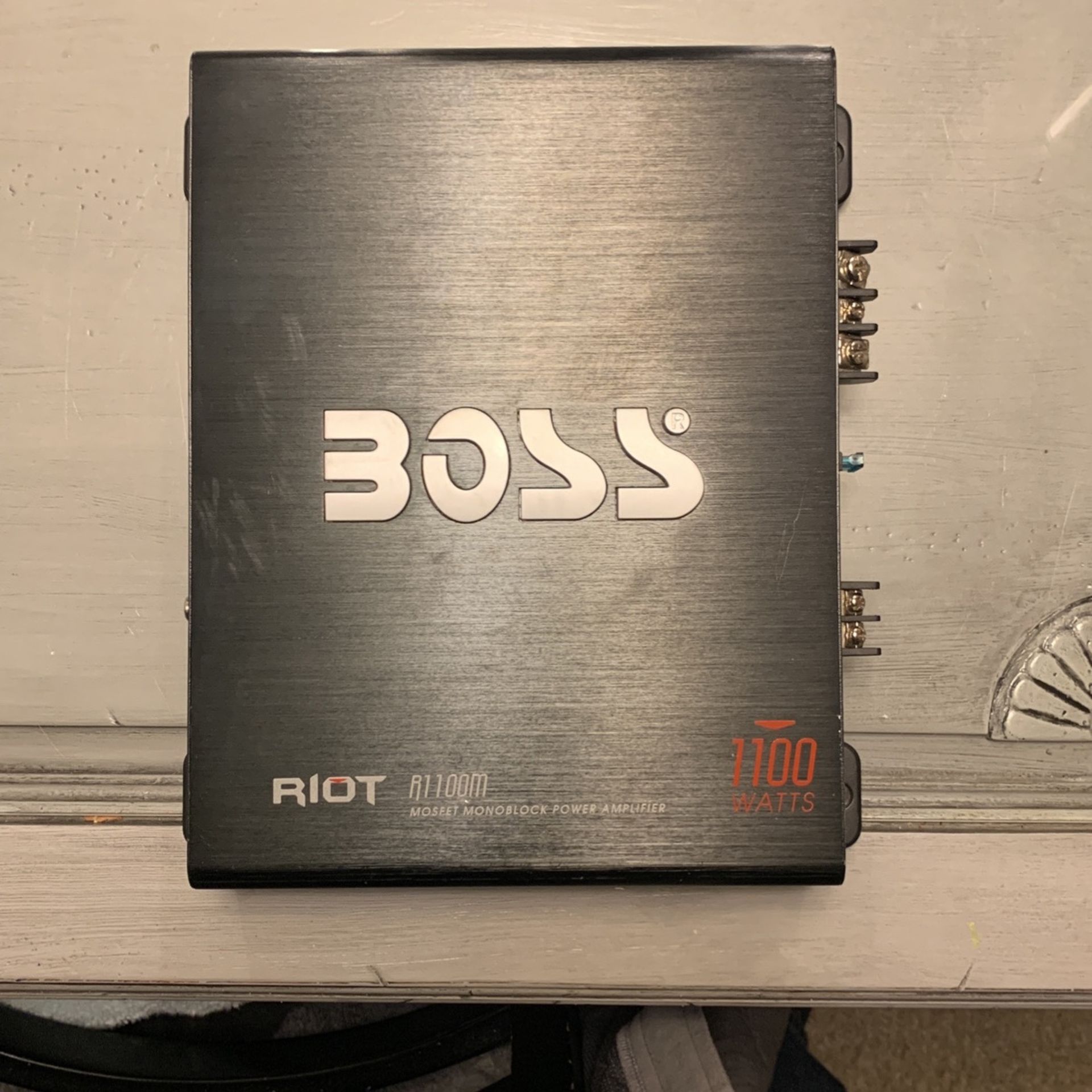 Boss 1100w Amplifier (PENDING SALE 2/7/21)