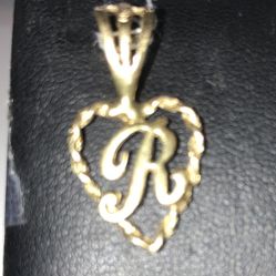 R Pendant