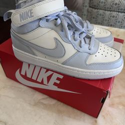  Nike Court Borough Mid 2  youth size 5 