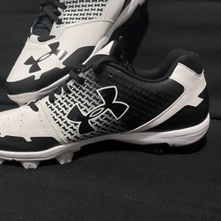WOMENS UNDER ARMOR CLEATS LIKE NEW