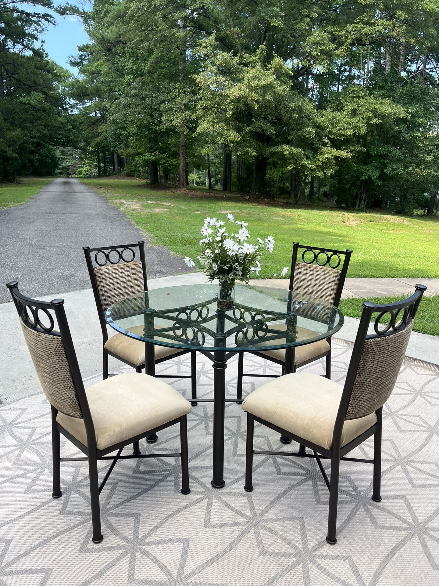 Beautiful Round Beveled Glass / Metal Table with 4 Matching Chairs