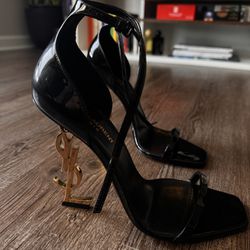YSL OPYUM SANDALS IN PATENT LEATHER Size 39