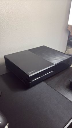 Xbox One with 1 Controller