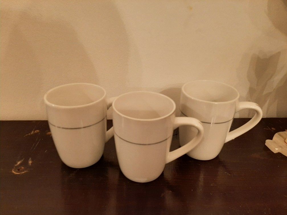 3 white cups with silver trim. Emerald brand.
$1. Each