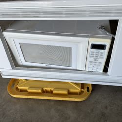 Whirlpool Microwave With Trim And Mounts