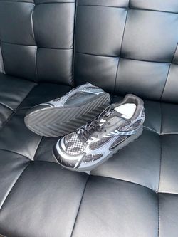 Men’s Bottega Runners Size 9.5