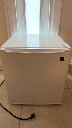Kenmore 1.7 cu-ft Refrigerator - White