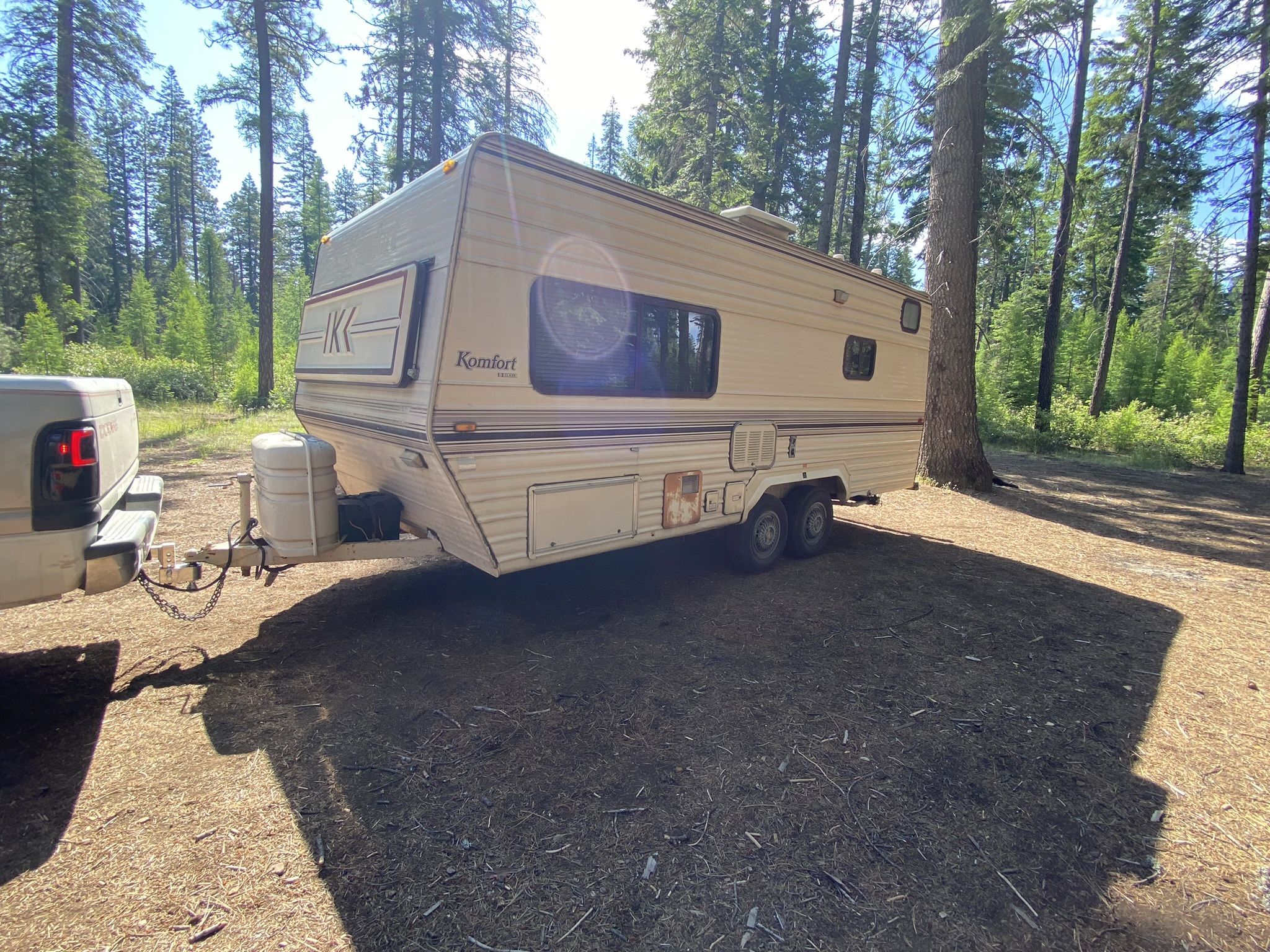 1984 24’ Komfort Trailer