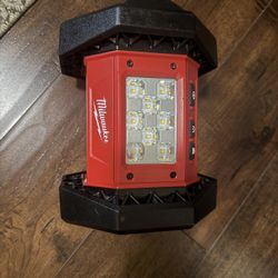 Milwaukee M18 Flood light