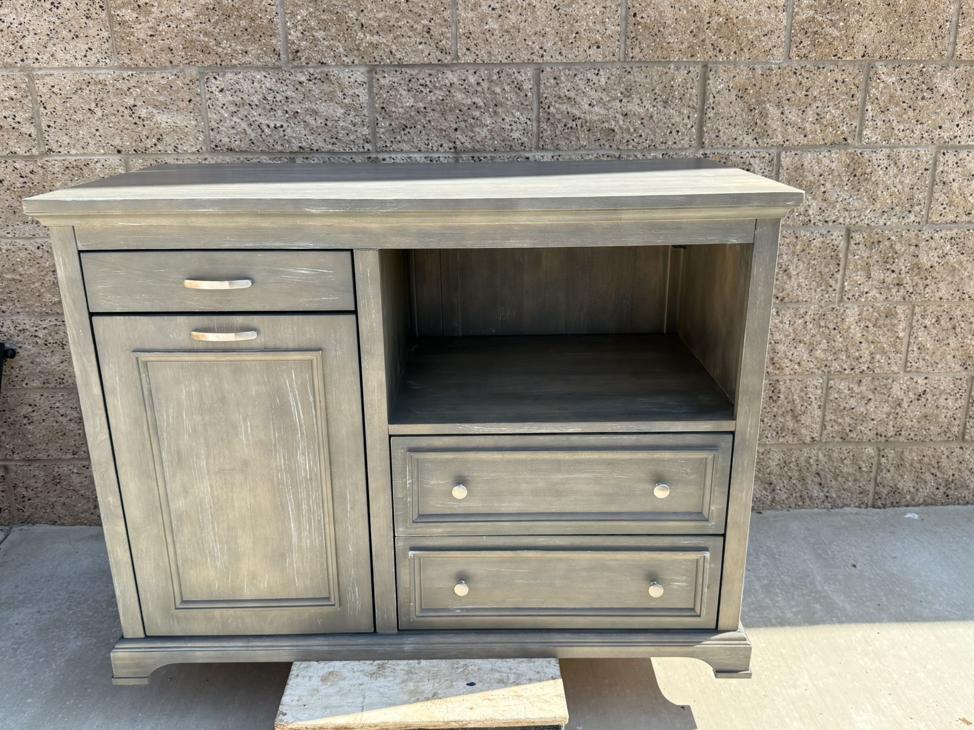Kitchen Island/cabinet