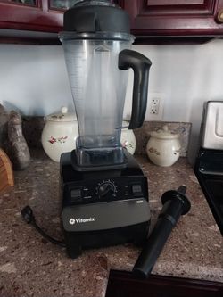 VITAMIX BLENDER 5200 IN EXCELLENT WORKING CONDITION