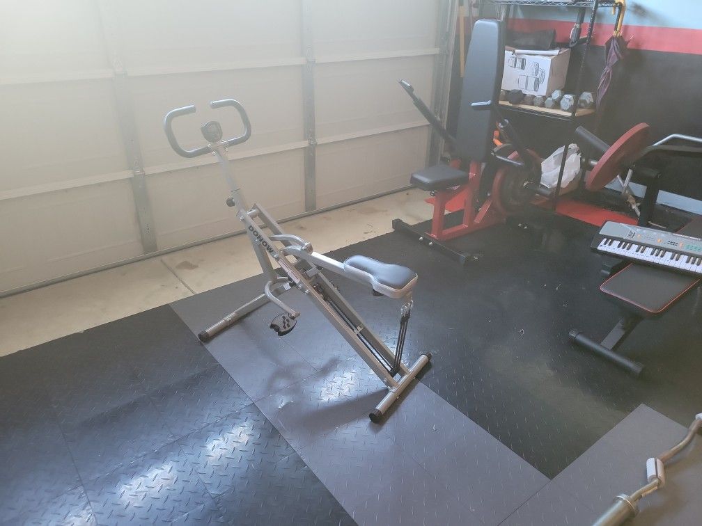 Squat Machine Row