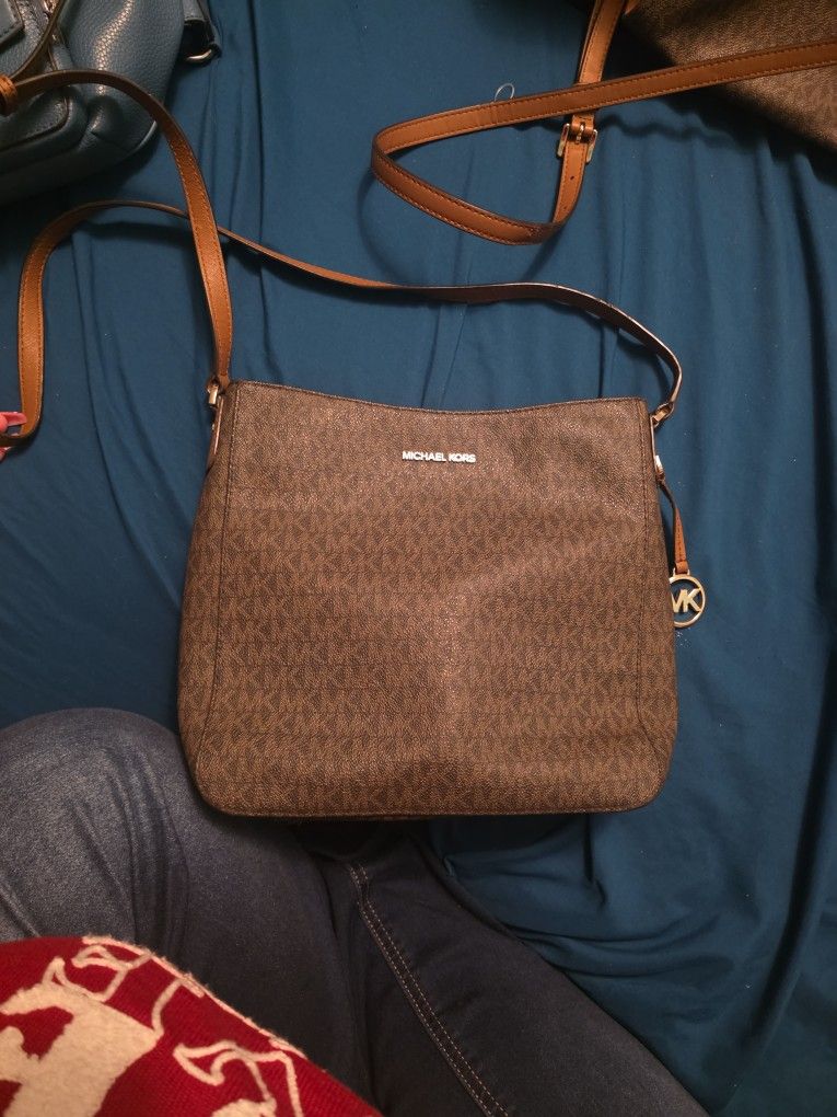 Shoulder bag lightly used