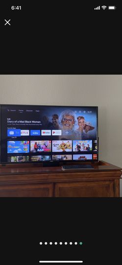 Automatic TV stand
