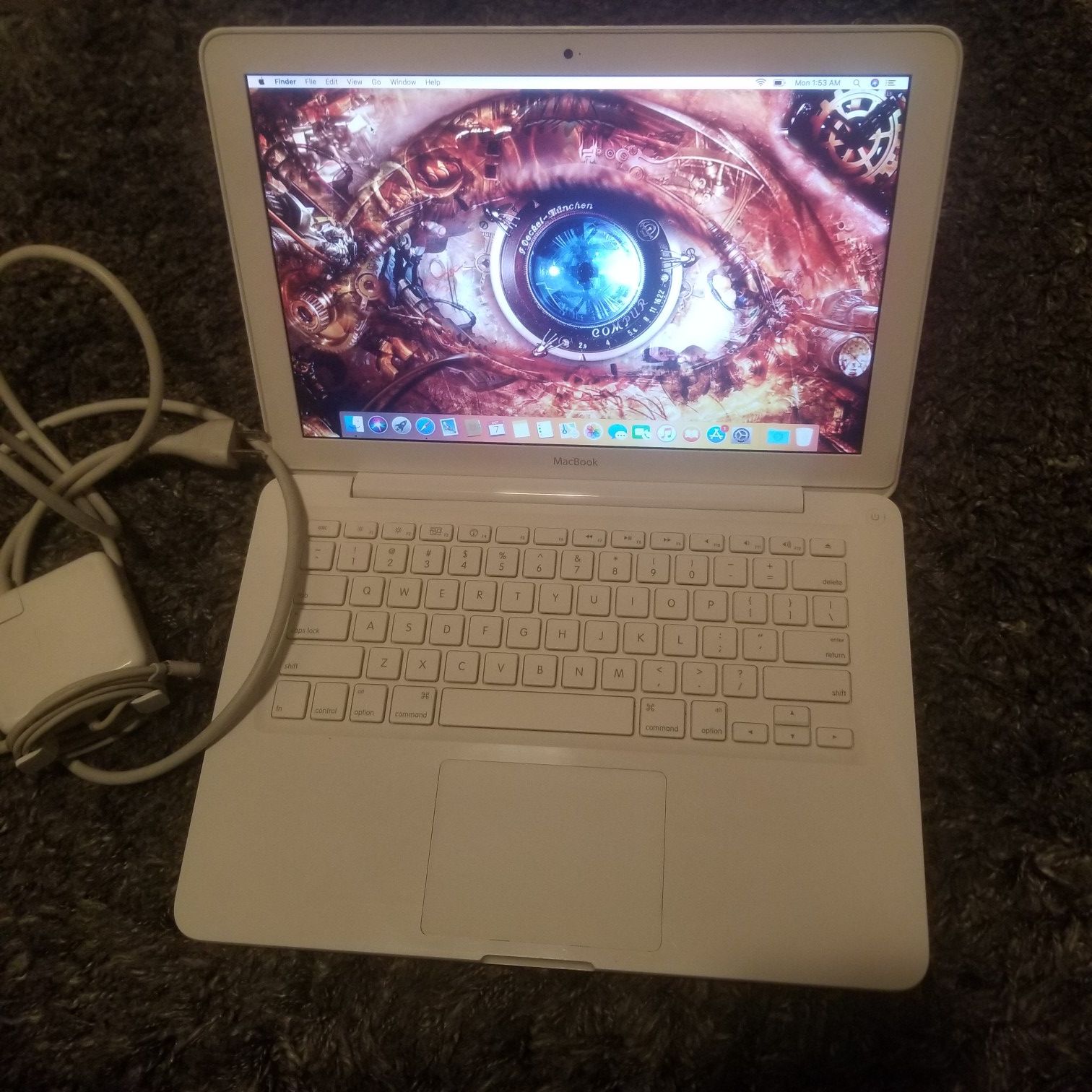 Macbook 5GB Memory 250Gb 2.26Ghz Intel Apple Laptop A1342 Video Recording Webcam iTunes apps drawing disc slot editing Safari Chrome