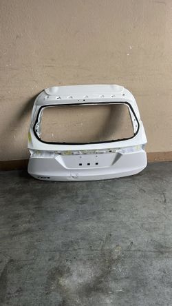 (266) 25-26 Nissan part Kicks liftgate 2025 2026