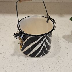 5. IN. ZEBRA. PAIL