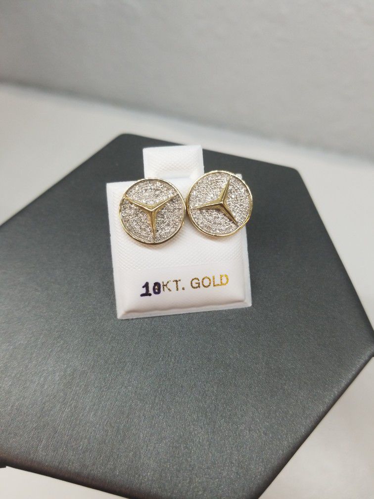 10k Gold Pair Of Diamond Earrings 