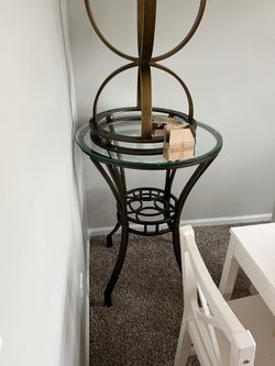 Beautiful counter, high table bottom no glass
