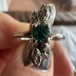 Vintage 14k White Gold Emerald & Diamond Ring 4 grams . Size 5.5 – 585 Gold