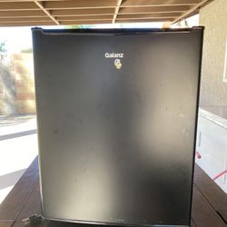 Galanz Mini Fridge 