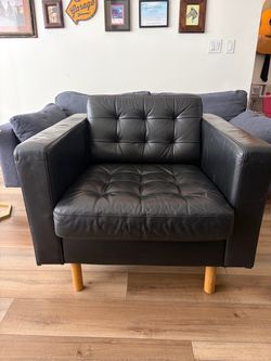 Black Leather Tufted Accent Chair