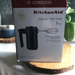  KitchenAid hand mixer