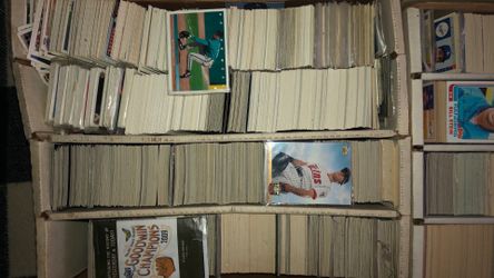 Baseball,Basketball, and football cards: Autographed signed :SEND A OFFER: :15$ a box: