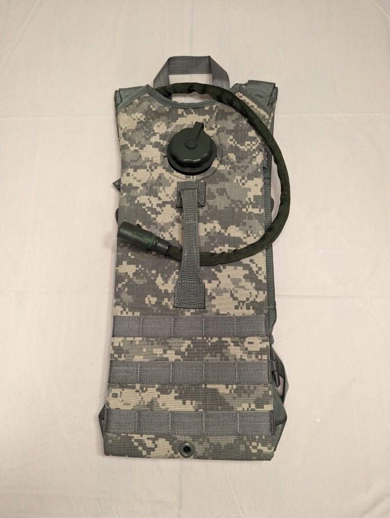 New US Military Hydration System Carrier w/ 100oz/3L Bladder