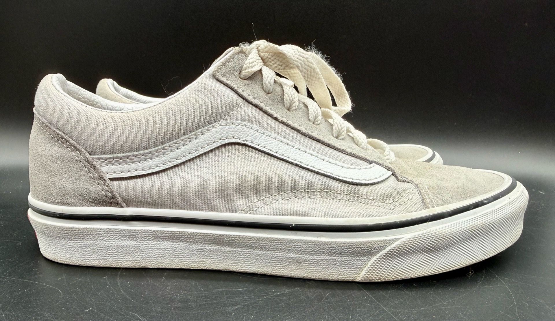 Vans Unisex Old Skool Skateboarding Shoes Women’s 7.5