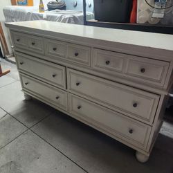 Pier 1 Dresser